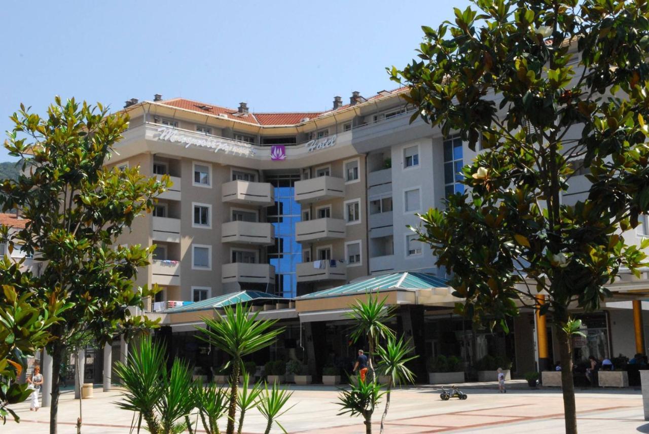 Magnolia Place Hotell Tivat Exteriör bild